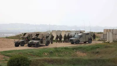 الجيش الإسرائيلي في موقع على طول الحدود الجنوبية لإسرائيل مع شمال قطاع غزة