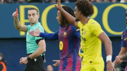 ألبيرولا روخاس حكم مباراة برشلونة وفياريال