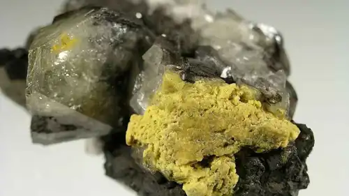 معدن هومبولتين النادر