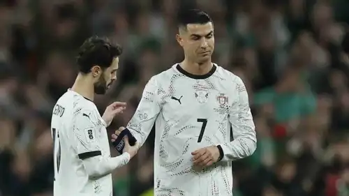 رد فعل كريستيانو رونالدو بعد طرده أمام أيرلندا