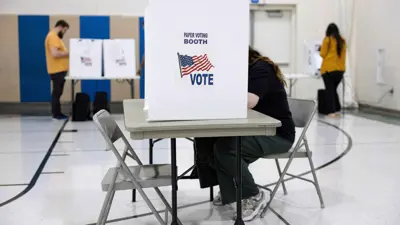 من أحد مراكز الاقتراع