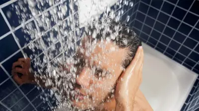 (الاستحمام (تعبيرية