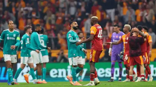 محمد صلاح وفيكتور أوسيمين في مباراة ليفربول وغلطة سراي