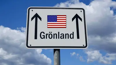 العلم الأمريكي وحروف غرينلاند
