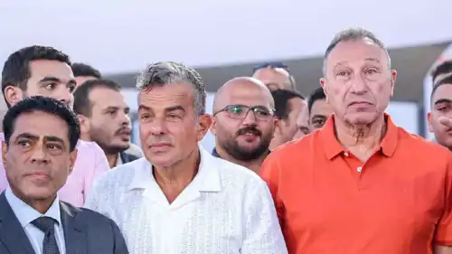 محمود الخطيب مع أعضاء مجلس الأهلي