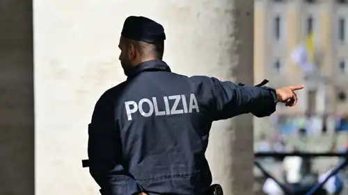 عنصر في الشرطة الإيطالية
