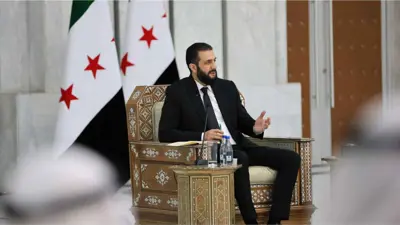 أحمد الشرع خلال لقائه وجهاء الجولان والقنيطرة