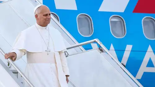 بابا الفاتيكان  ليو الرابع عشر لحظة وصوله لبنان