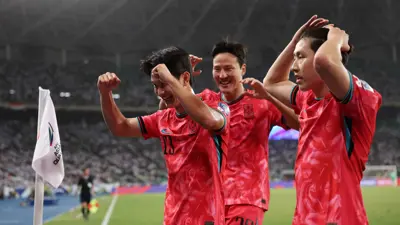 فرحة لاعبي كوريا الجنوبية بعد الفوز على العراق