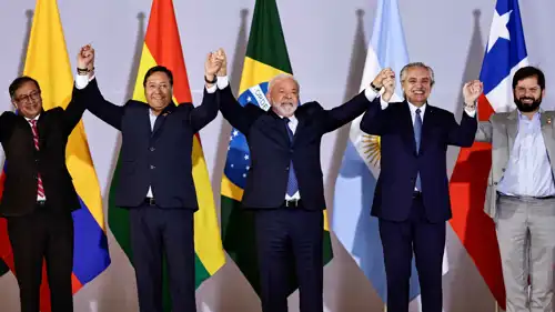 عدد من قادة أمريكا الجنوبية يتوسطهم رئيس البرازيل