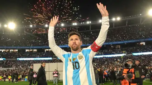 ميسي يودع جماهير الأرجنتين