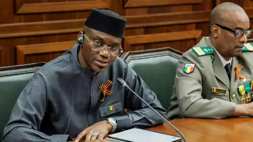 وزير الدفاع المالي كامارا في اجتماع مع نظيره الروسي