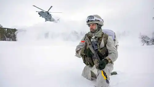جندي مظلي تم نشره في تمرين "فايكنغ"