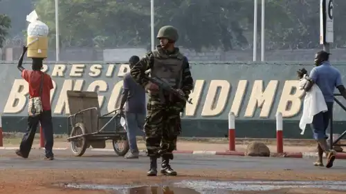 أحد عناصر قوات البعثة الأممية في أفريقيا الوسطى