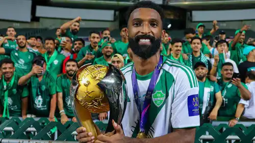 فراس البريكان بقميص الأهلي السعودي