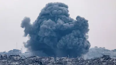 تصاعد الدخان إثر انفجار في غزة