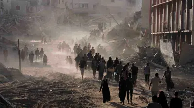 فلسطينيون عائدون إلى الجانب الشرقي من خان يونس 