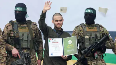 عمليات تسليم الأسرى توقفت في غزة