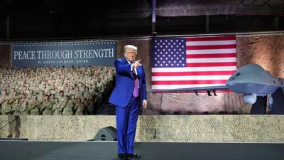 ترامب أمام الجنود الأمريكيين في قاعدة العديد  