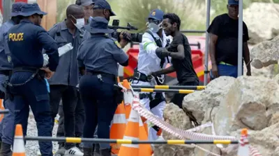 خلال محاولات إنقاذ العمال من تحت الأرض