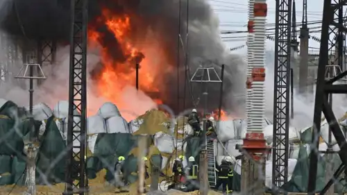 نيران مشتعلة بمنشأة طاقة أوكرانية إثر قصف روسي