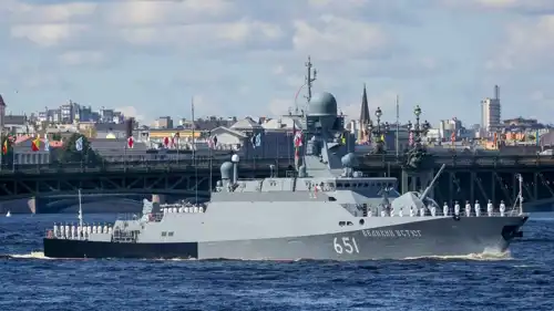 سفينة تابعة للأسطول الروسي ببحر قزوين