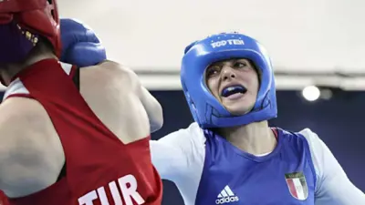 يمنى عياد الملاكمة المصرية