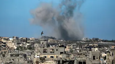 تصاعد الدخان جراء قصف إسرائيلي شمالي قطاع غزة