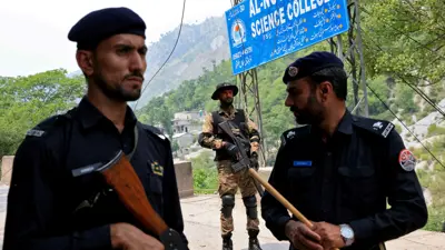 قوات أمن باكستانية