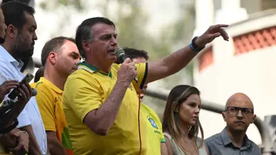 الرئيس البرازيلي السابق جايير بولسونارو يتحدث خلال تجمع يوليو الماضي