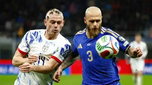 جوليان رايرسون لاعب منتخب النرويج في مباراة إيطاليا 