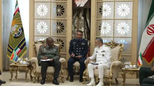 خلال زيارة الجنرال رودزاني مافوانيا إلى طهران 