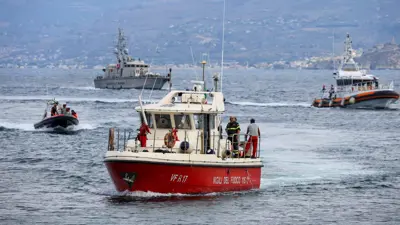 قوارب الإنقاذ خلال عمليات البحث