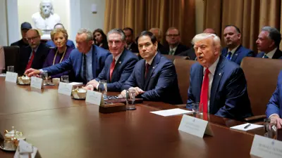 دونالد ترامب خلال اجتماع لمجلس الوزراء