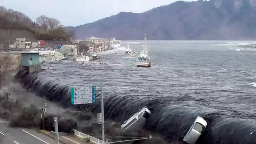 موجة تسونامي سابقة تضرب سواحل اليابان