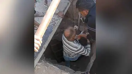 لحظة انتشال أحد الأشخاص العشرة