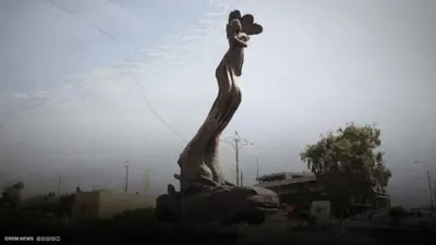 تمثال معلمة عراقية