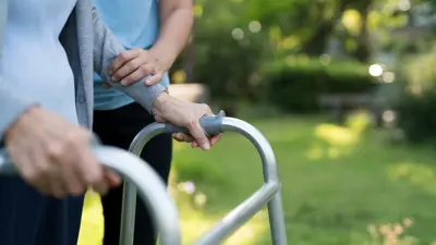 عكاز مشي كبار السن