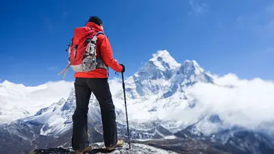 (تعبيرية) تسلق قمة إيفريست 