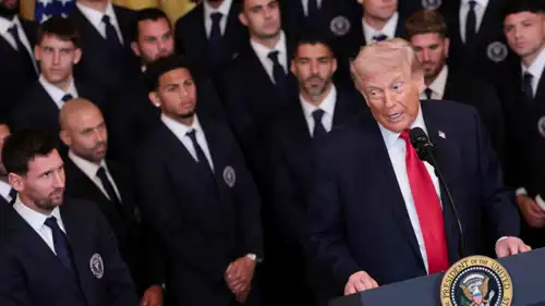 ميسي يستمع لحديث ترامب في البيت الأبيض 