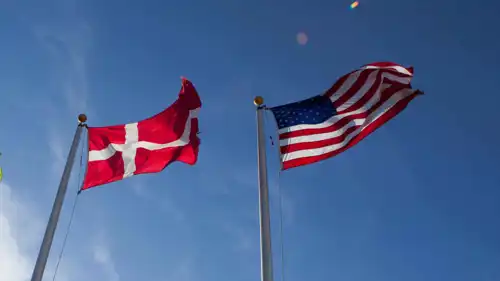 العلمان الأمريكي والدنماركي