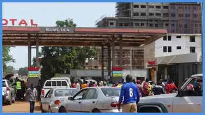 تهافت المواطنين في إفريقيا الوسطى على محطات الوقود بسبب النقص الشدبد فيها