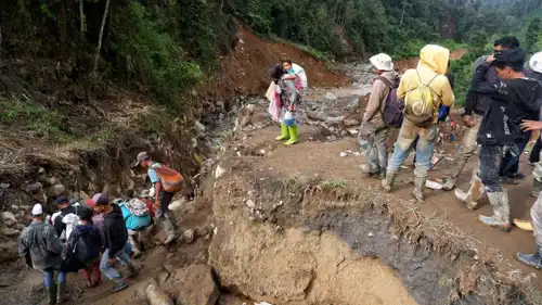 حادثة انهيار أرضي سابقة في إندونيسيا