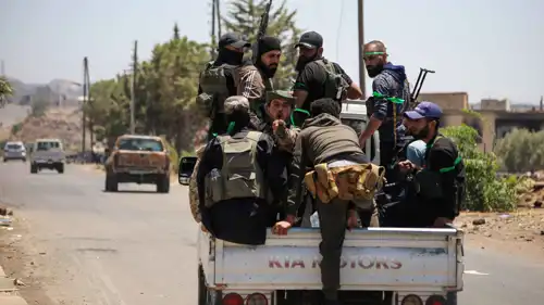 قوات من الأمن العام والعشائر أثناء توجههم إلى السويداء