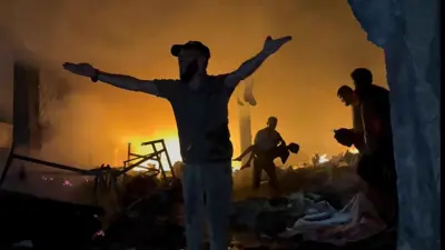 من القصف الإسرائيلي لمدرسة تؤوي نازحين في غزة