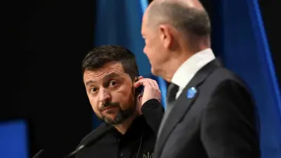 المستشار الألماني أولاف شولتز والرئيس الأوكراني فولوديمير زيلينسكي 