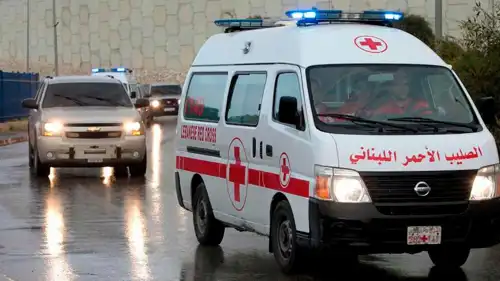 سيارة تابعة للصليب الأحمر اللبناني
