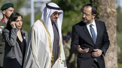 الرئيس القبرصي خلال استقباله رئيس الإمارات 