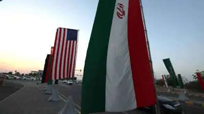 العلمان الإيراني والأمريكي