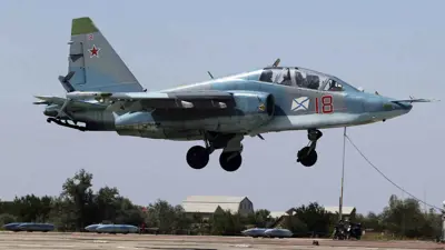 طائرة حربية من نوع "سو-25"